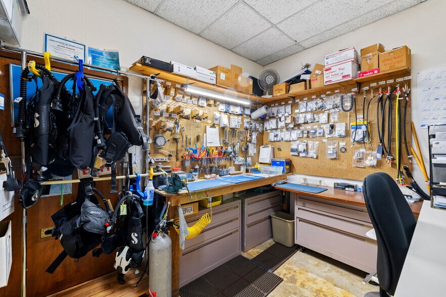 More Photos Of 2112 Armory Dr, Santa Rosa Freestanding For Sale