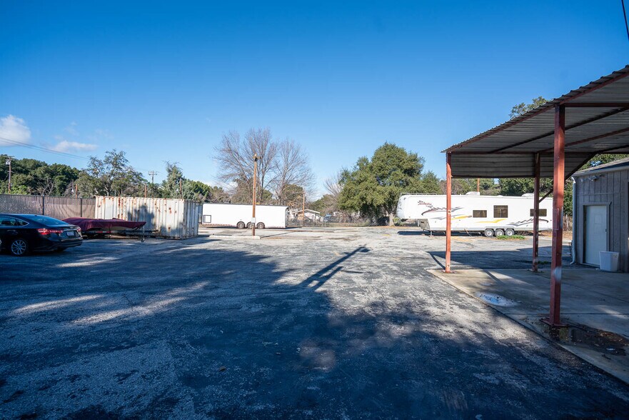 More Photos Of 23638 Pine St, Newhall Service For Sale