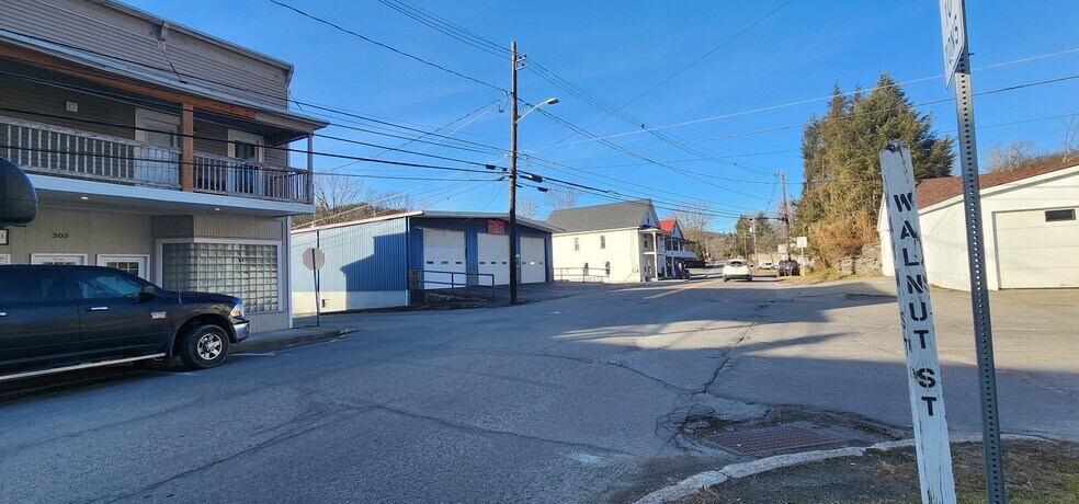 More Photos Of 6 Walnut St, Nicholson Hotel For Sale