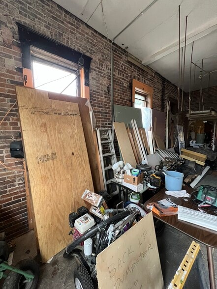 More Photos Of 715 State Ave NE, Massillon Flex For Lease