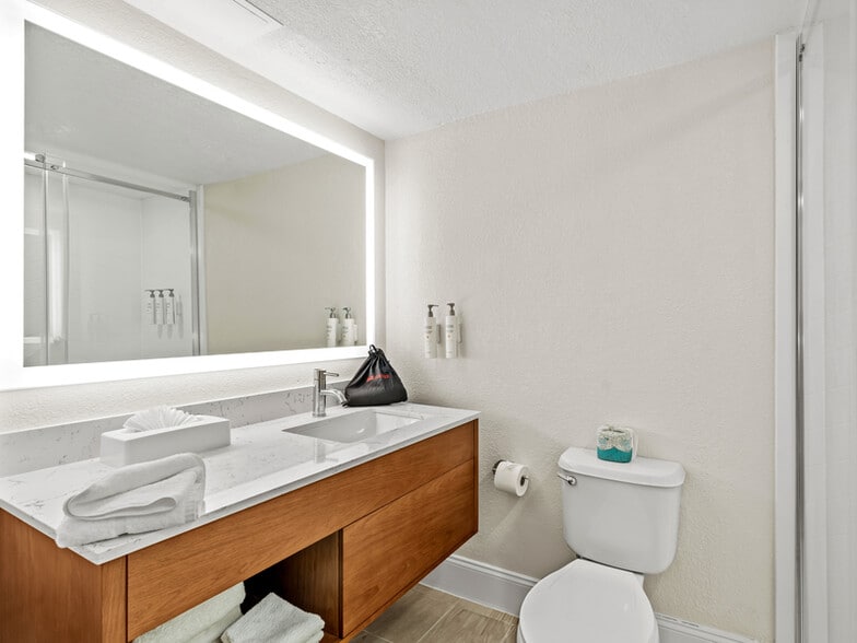 More Photos Of 8101 Aircenter Ct, Orlando Hotel For Sale