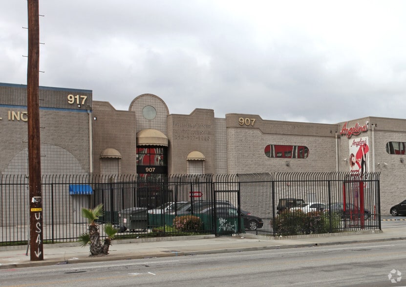 More Photos Of 907 S Alameda St, Los Angeles Warehouse For Lease