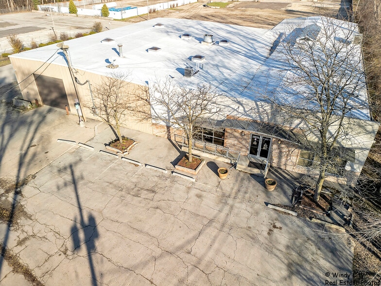 More Photos Of 301 Ramona Ave, Elgin Warehouse For Sale