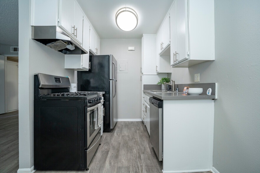 More Photos Of 117 S Avenue 64, Los Angeles Apartments For Sale