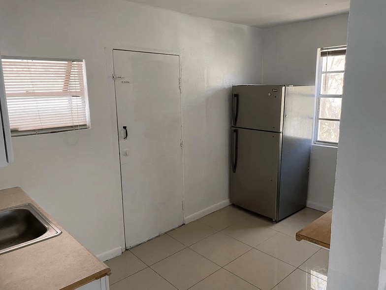 More Photos Of 548-550 NW 30th St, Miami Apartments For Sale