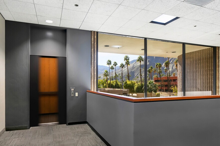 More Photos Of 601 E Tahquitz Canyon Way, Palm Springs Office For Sale