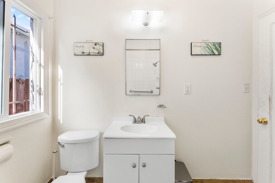 More Photos Of 6504 Bancroft Ave, Oakland Apartments For Sale