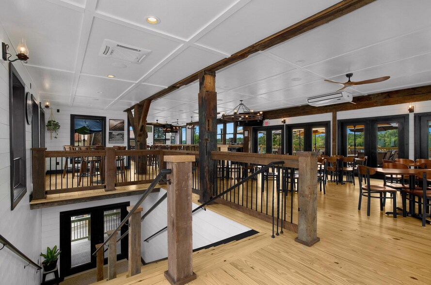 More Photos Of 115 N Shore Dr, Fountain City Restaurant For Sale