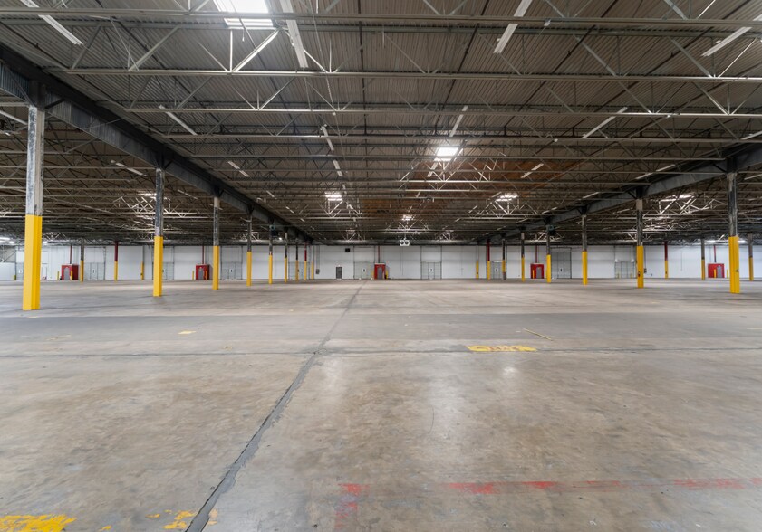 More Photos Of 1001 Bond St, Charlotte Warehouse For Lease