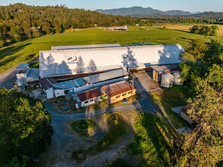 More Photos Of 6531 Lower River Rd, Grants Pass Specialty For Sale