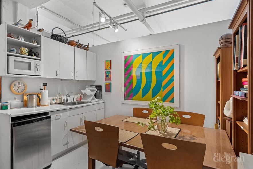 More Photos Of 450 W 31st St, New York Loft Creative Space For Sale