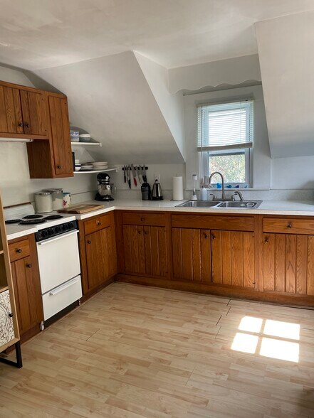 More Photos Of 6 Summitt St, Ivoryton Storefront Retail Residential For Sale