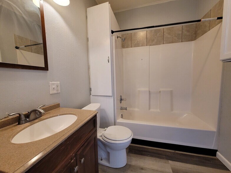 More Photos Of 401 Main St, Brownwood Apartments For Sale