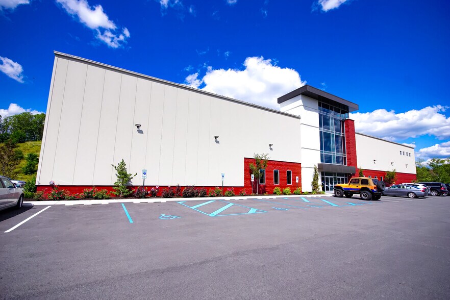 More Photos Of 195 Enterprise Way, Pittston Township Freestanding For Lease