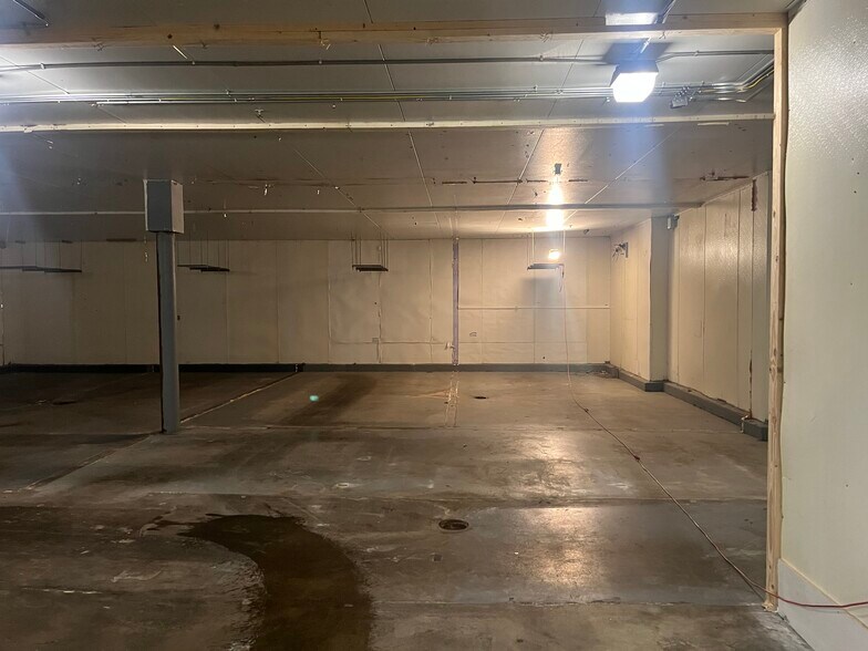 More Photos Of 31 Budlong Rd, Cranston Warehouse For Lease