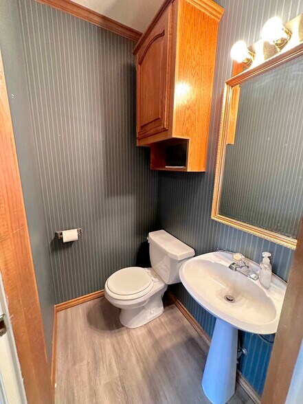 More Photos Of 2221 W Walnut St, Garland Medical For Sale