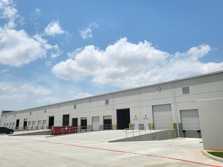 More Photos Of 4219 Clay Commerce Dr, Katy Warehouse For Lease