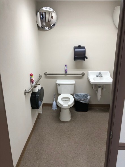 More Photos Of 506-508 Houston Ave NW, Live Oak Office For Sale