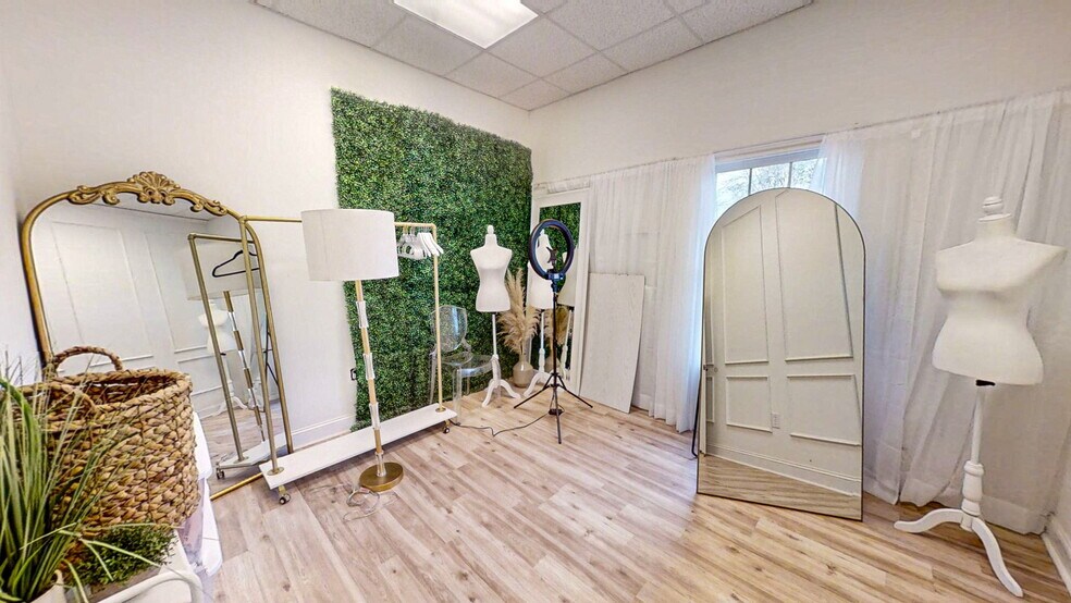 More Photos Of 7413 Whitesville Rd, Columbus Medical For Sale