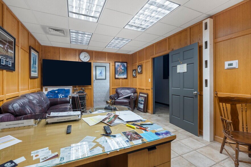 More Photos Of 2752 E Kearney St, Springfield Freestanding For Sale