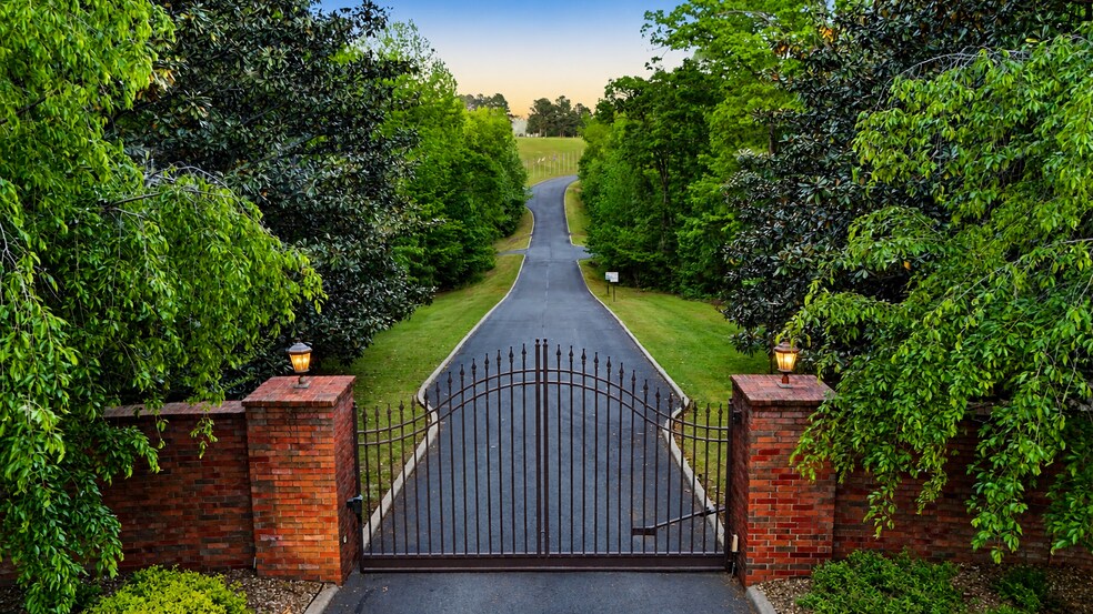 More Photos Of 267 Stinson Dr, Clinton Specialty For Sale