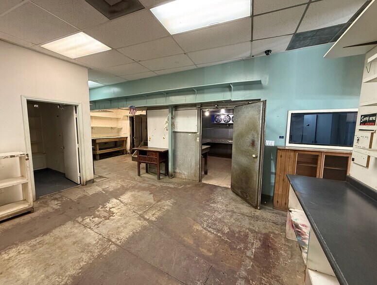 More Photos Of 1601-1607 N La Brea Ave, Los Angeles General Retail For Lease