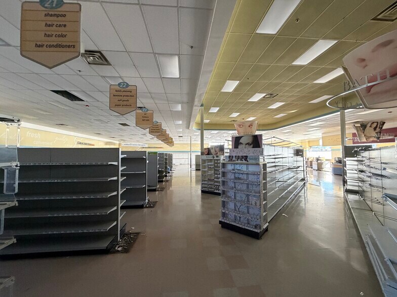 More Photos Of 1583 State Highway 99, Gridley Drugstore For Sale