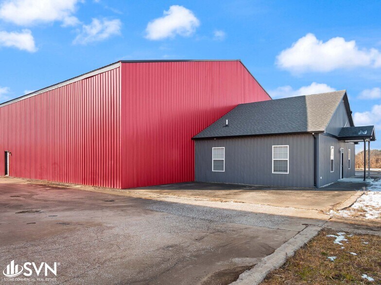 More Photos Of 300 Opportunity dr, Mayfield Warehouse For Sale