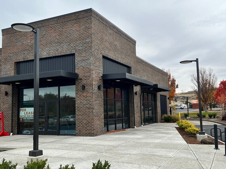 More Photos Of 380 Lone Pine Blvd, The Dalles General Retail For Lease