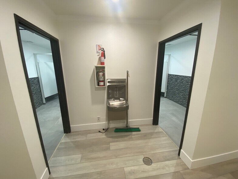 More Photos Of 23293 S Pointe Dr, Laguna Hills Medical For Lease