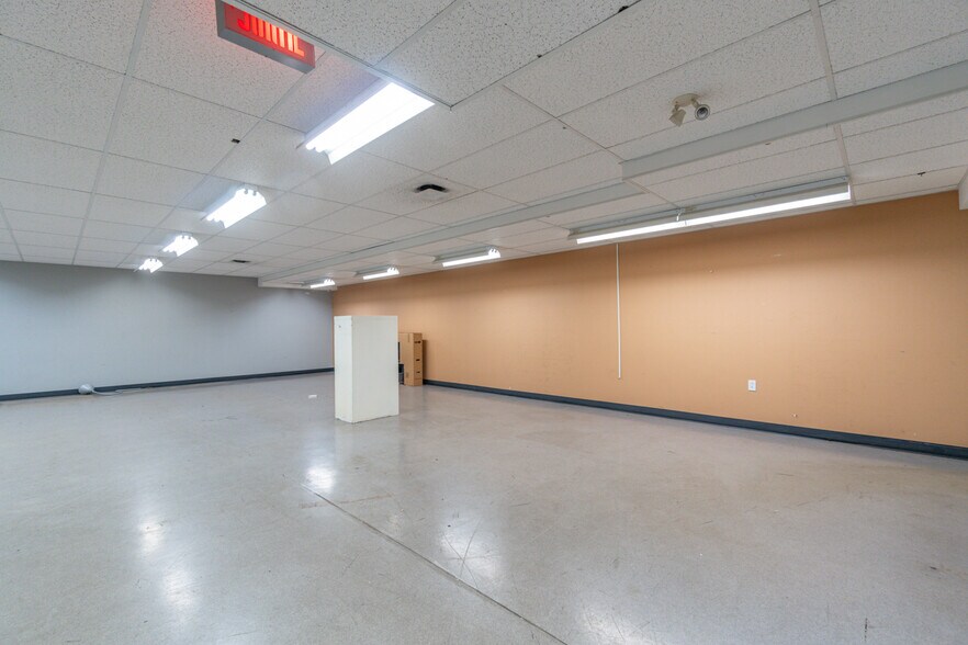 More Photos Of 786 St King E, Sherbrooke Storefront Retail Office For Sale