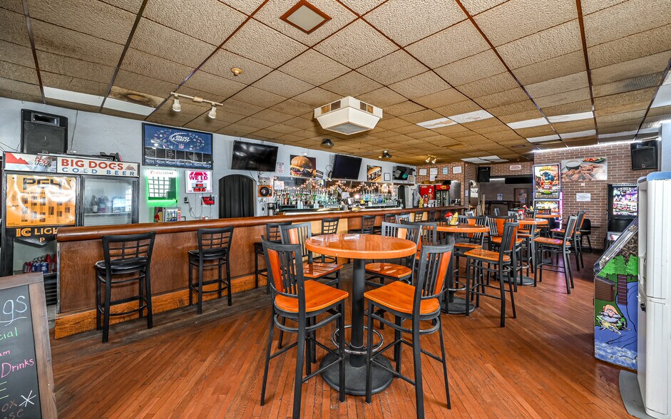 More Photos Of 1435 Freeport Rd, Cheswick General Retail For Sale