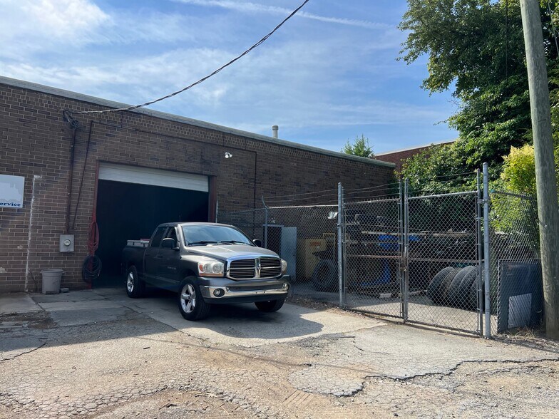 More Photos Of 132-144 Industrial Ave, Greensboro Warehouse For Sale