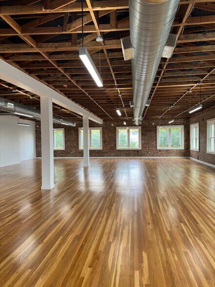 More Photos Of 1919-1927 Greenville Ave, Dallas Storefront Retail Office For Lease