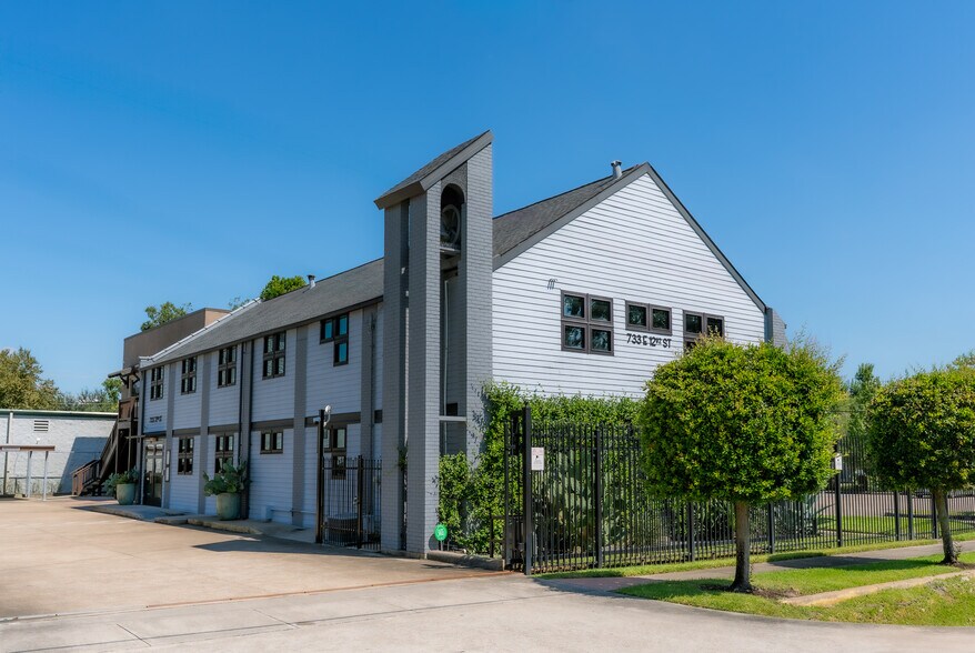 More Photos Of 733 E 12th 1/2 St, Houston Office For Sale