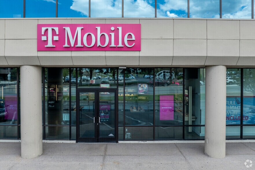 More Photos Of 5011 Meadowood Mall Cir, Reno Office For Lease