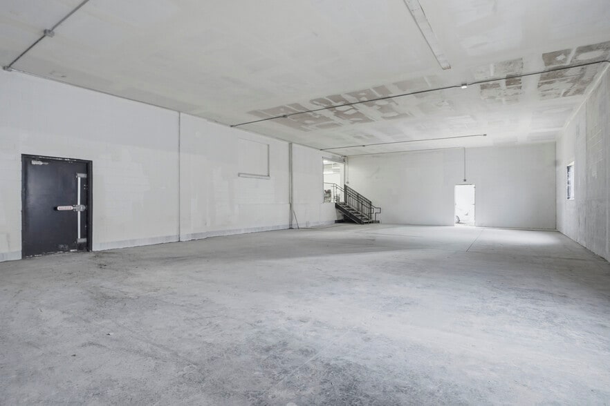 More Photos Of 4455-4477 Garfield St, Denver Warehouse For Sale