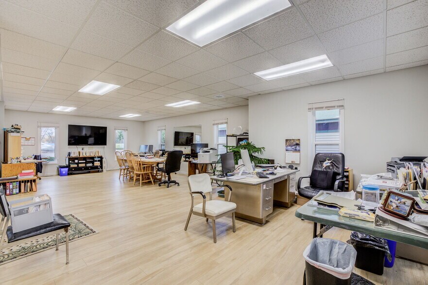 More Photos Of 2434 Commerce Blvd, Mound Office For Sale