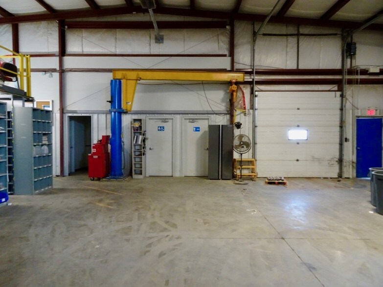 More Photos Of 4604 62nd Ave, Lloydminster Warehouse For Lease