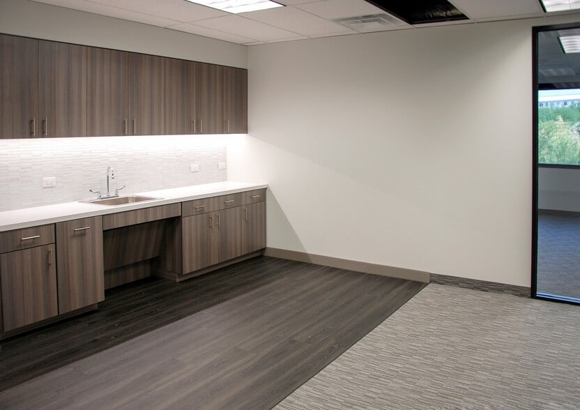 More Photos Of 15400 Knoll Trail Dr, Dallas Office For Sale