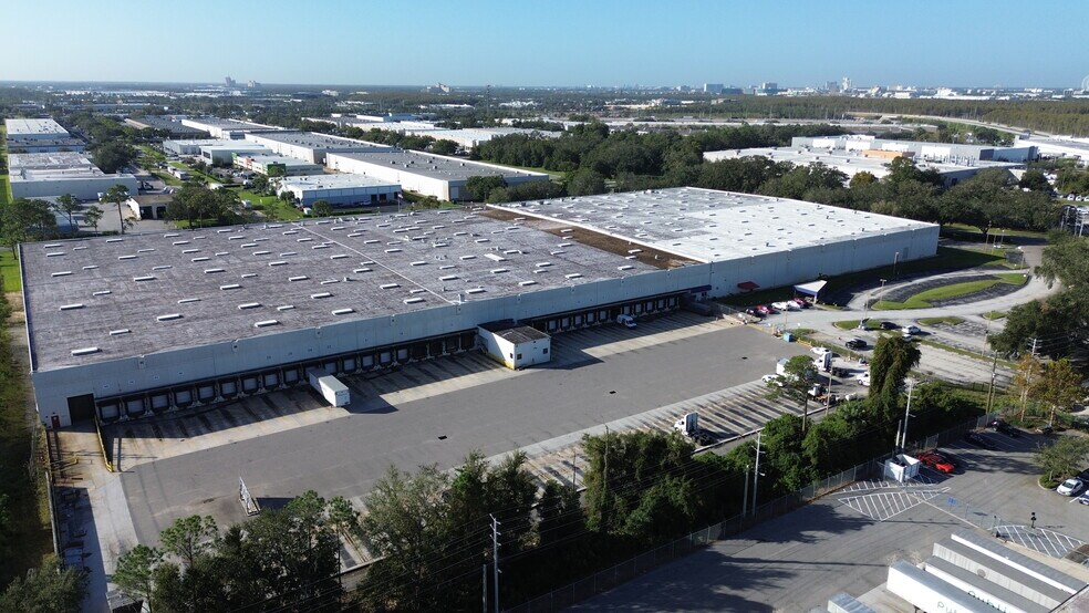More Photos Of 2455-2467 Premier Row, Orlando Warehouse For Lease