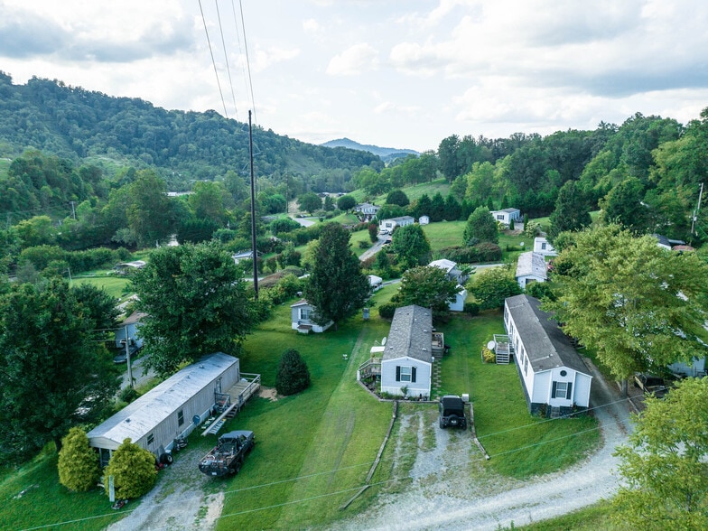 More Photos Of 371 Riverview Dr, Waynesville Manufactured Housing Mobile Home Park For Sale