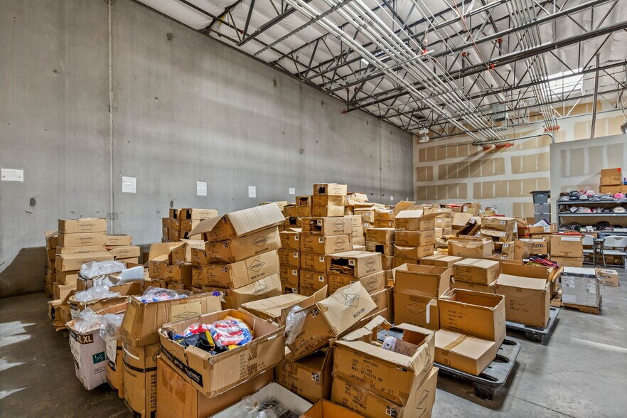 More Photos Of 4570 W Post Rd, Las Vegas Showroom For Lease