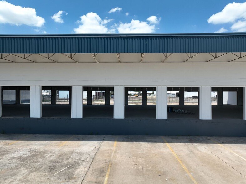 More Photos Of 3817 Irving Blvd, Dallas Truck Terminal For Lease