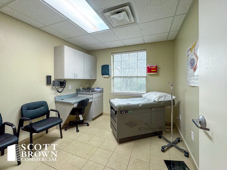 More Photos Of 3303 Colorado Blvd, Denton Medical For Lease