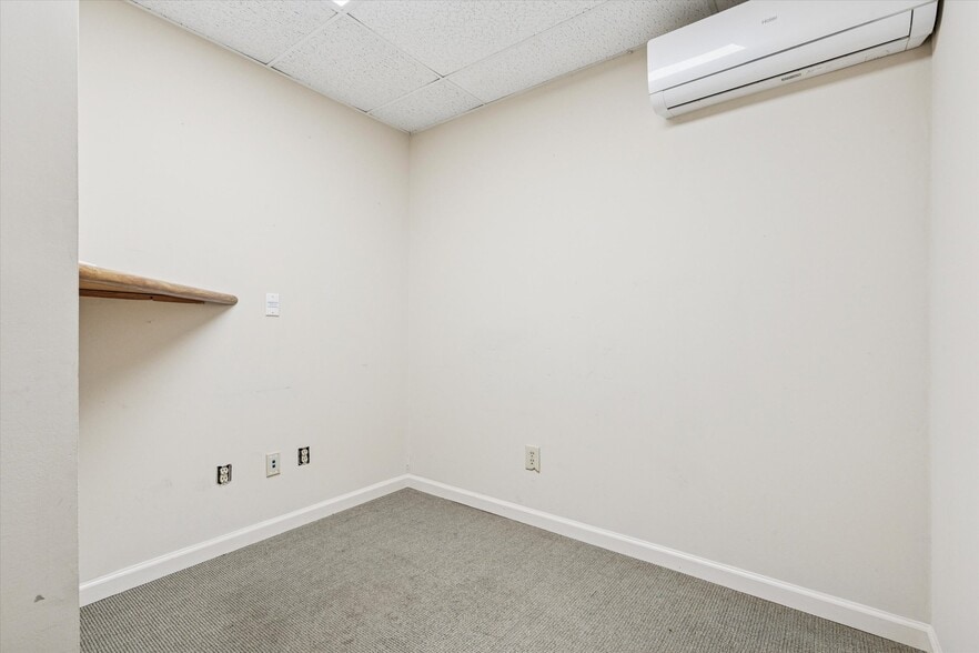 More Photos Of 97 Wood St, Bristol Office For Sale