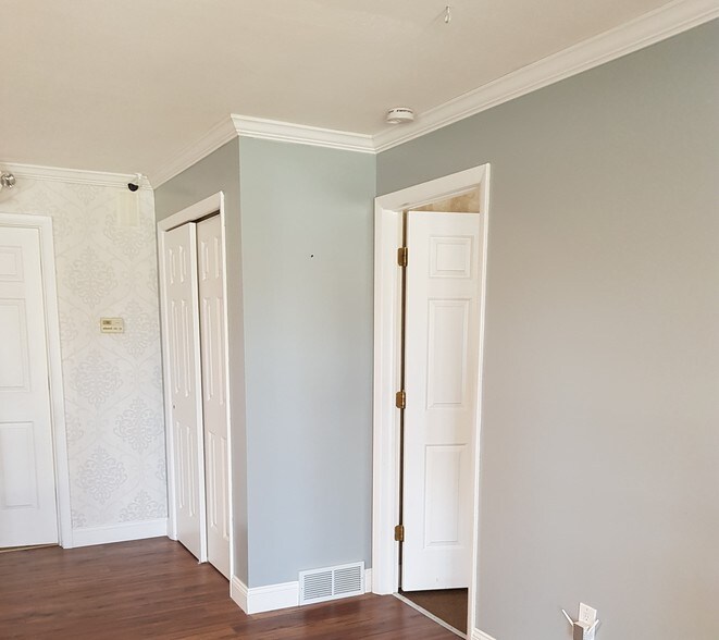 More Photos Of 864 Burdeck St, Schenectady Office For Sale