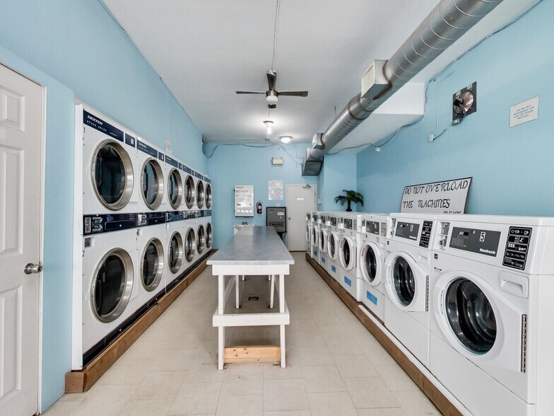 More Photos Of 443 Wentworth St N, Hamilton Storefront Retail Residential For Sale