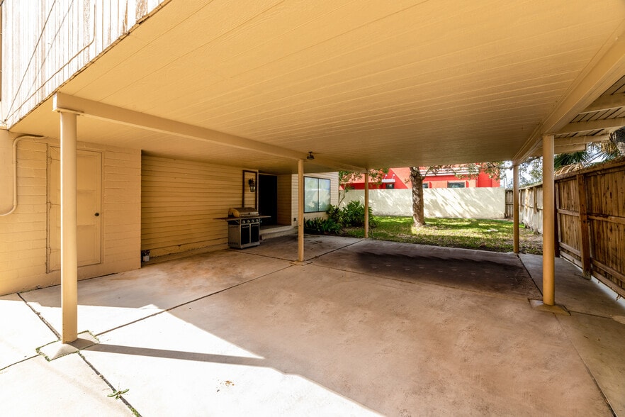 More Photos Of 208 E Houston St, Beeville Office For Sale