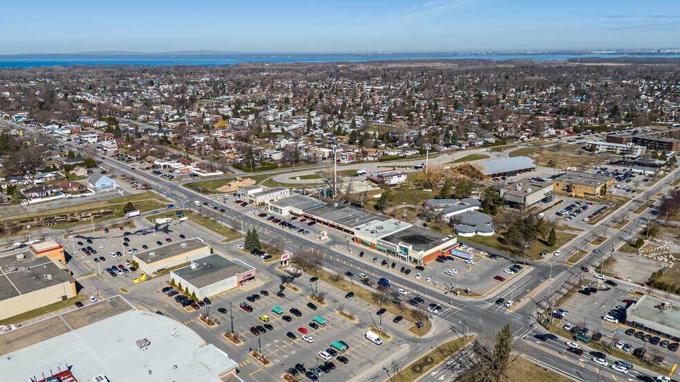 More Photos Of 75A-97 Boul D'anjou, Châteauguay Storefront For Lease